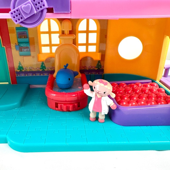 Disney Junior Doc McStuffins Toy Hospital Playset w/Helicopter and Accessories - Picture 9 of 12